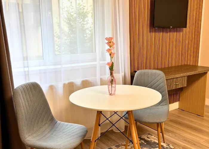 Aparthotel Bonjour 3*